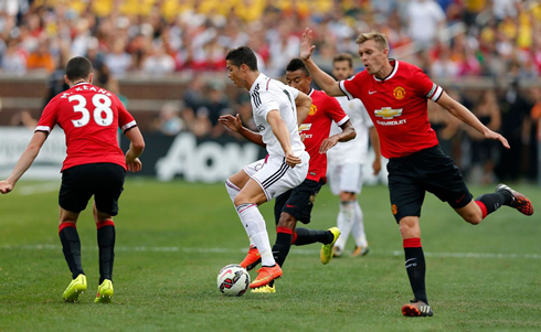 Cristiano Ronaldo surrounded by Manchester United players