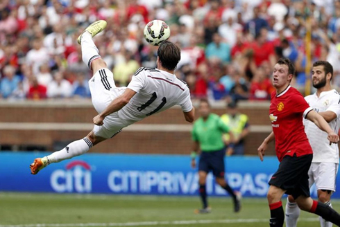 Gareth Bale bicycle kick in Real Madrid vs Manchester United