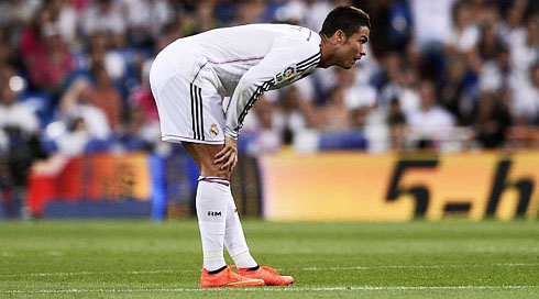 Cristiano Ronaldo injured in his left leg
