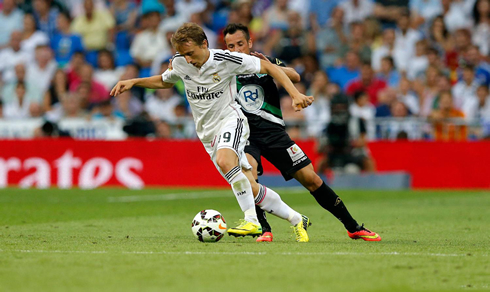 Luka Modric turning around with the ball close to his feet