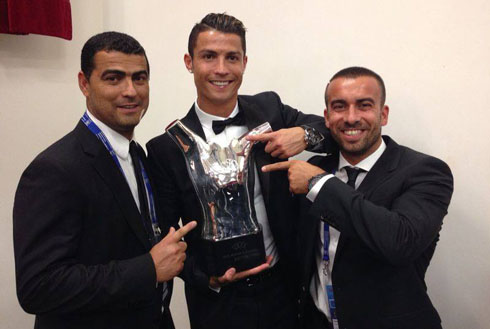 Cristiano Ronaldo next to his brother Hugo and Ricardo Regufe, in 2014