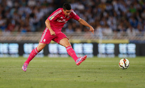 James Rodríguez in pink, in Real Sociedad 4-2 Real Madrid