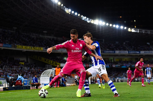 Sergio Ramos wearing Real Madrid's pink shirt 2014-15