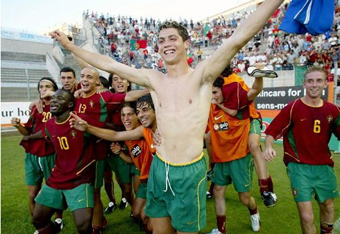 Cristiano Ronaldo celebration for winning the Toulon tournament in 2003, with Portugal U-20