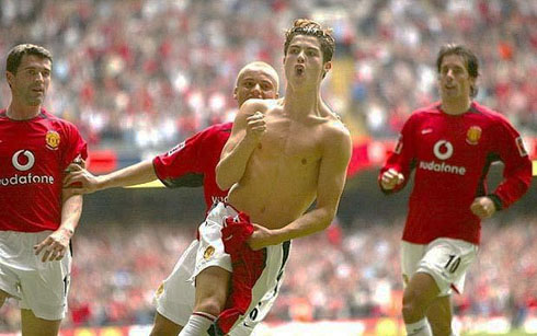 Cristiano Ronaldo shirtless in his first year as a Manchester United player, in 2003