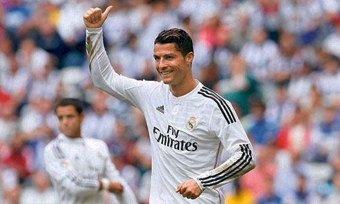 Cristiano Ronaldo raising his right thumb in sign of approval