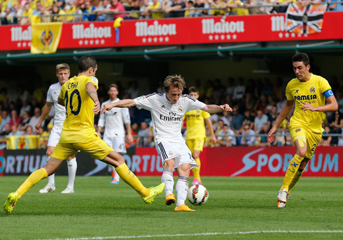 Luka Modric scoring Real Madrid first goal against Villarreal