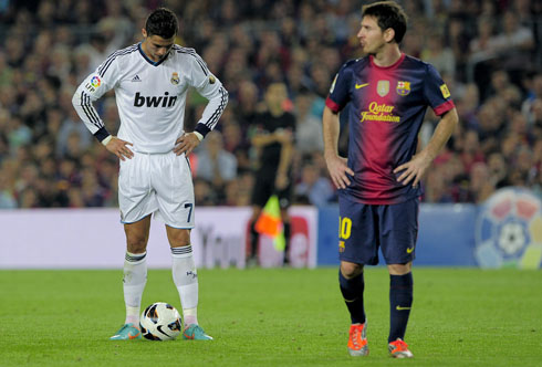 Cristiano Ronaldo bowing his head to Messi, in Real Madrid vs Barcelona