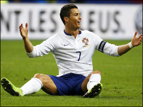 Cristiano Ronaldo protesting with the referee