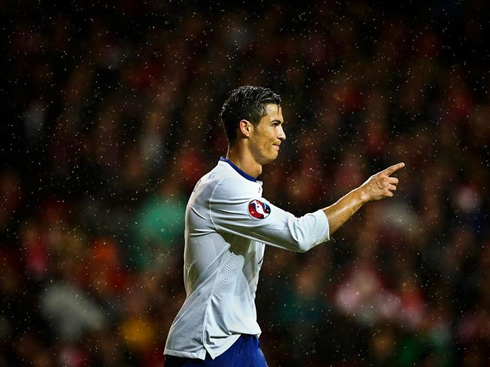 Cristiano Ronaldo thanking a teammate in Denmark 0-1 Portugal