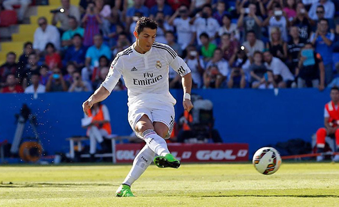 Cristiano Ronaldo converting a penalty-kick
