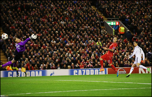 Cristiano Ronaldo first goal in Anfield, in Liverpool 0-3 Real Madrid
