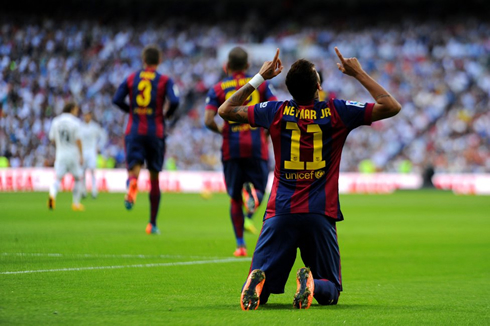 Neymar Jr on his knees thanking God, after scoring in a Clasico Real Madrid vs Barcelona