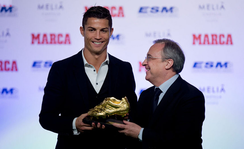 Cristiano Ronaldo holding the European Golden Boot, next to Florentino Pérez in 2014