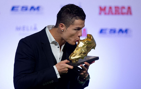 Cristiano Ronaldo kissing the Golden Shoe