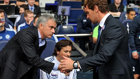 José Mourinho and André Villas-Boas saluting each other