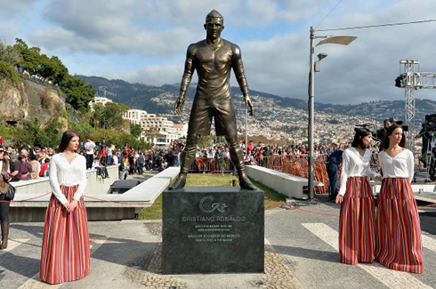 Cristiano Ronaldo 2 meters and 40cm statue
