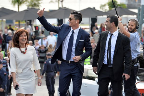 Cristiano Ronaldo landing in Madeira