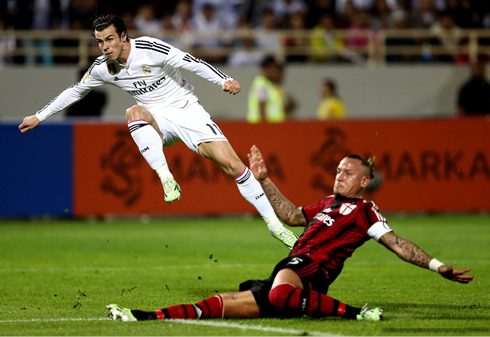 Gareth Bale right foot strike, in Real Madrid 2-4 AC Milan