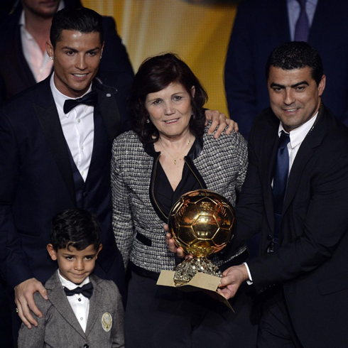 Cristiano Ronaldo with his family, son, mother and brother, in January of 2015