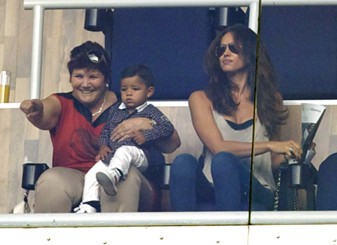 Irina Shayk next to Cristiano Ronaldo son and mother, Dolores Aveiro