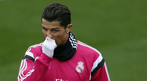 Cristiano Ronaldo cleaning his nose
