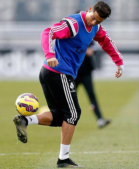 Cristiano Ronaldo doing tricks in training