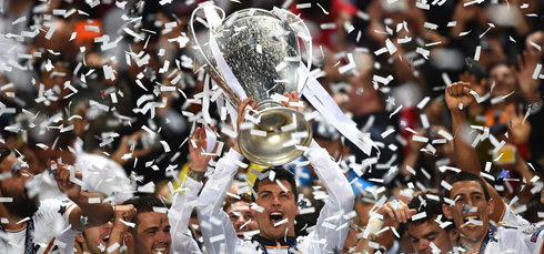 Cristiano Ronaldo holding La Decima