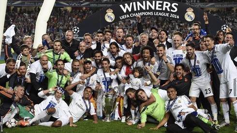 Real Madrid players team photo with La Decima Champions League