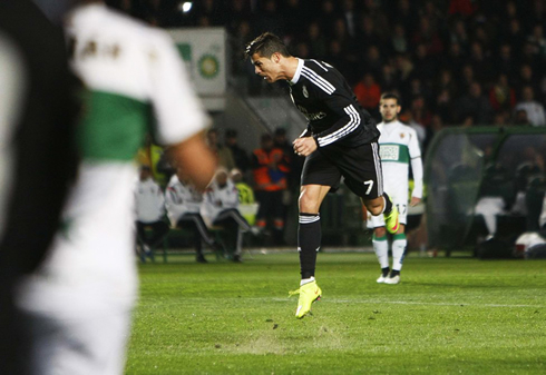 Cristiano Ronaldo header goal in Elche 0-2 Real Madrid