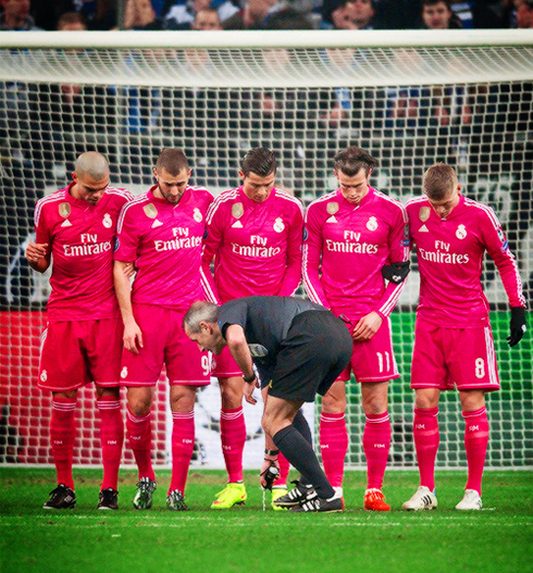 Cristiano Ronaldo and his Real Madrid teammates in a free-kick wall