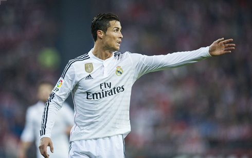Cristiano Ronaldo puts-out-his-left-arm