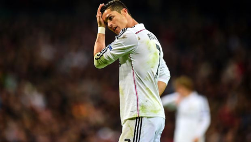 Cristiano Ronaldo combing his hair in a game