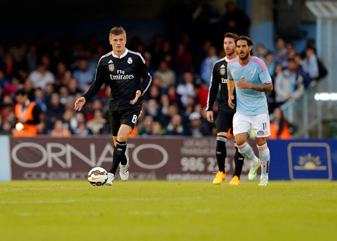 Toni Kroos dictating the pace in Real Madrid's midfield
