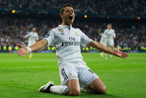 Chicharito gets down on his knees to celebrate Real Madrid winning goal vs Atletico
