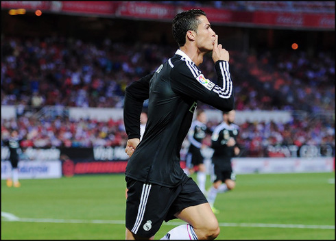 Cristiano Ronaldo silencing the crowd in Sevilla vs Real Madrid