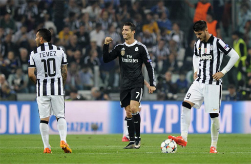 Cristiano Ronaldo returning to his side of the pitch, while Carlos Tevez and Morata wait