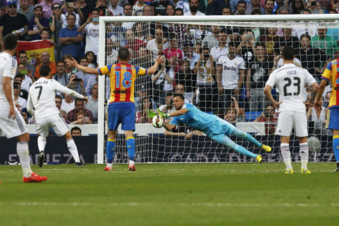 Diego Alves denying Cristiano Ronaldo a penalty kick