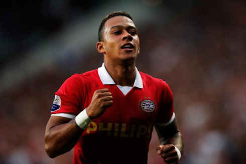 Memphis Depay playing in a red shirt in 2015