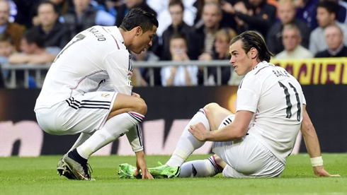 Cristiano Ronaldo checking on Gareth Bale injury