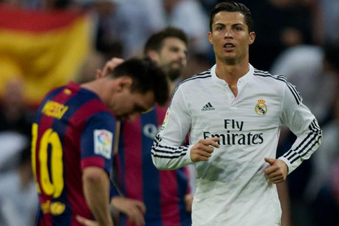 Cristiano Ronaldo running near Lionel Messi