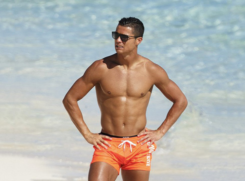 Cristiano Ronaldo shirtless on the beach, in his summer vacations in 2015