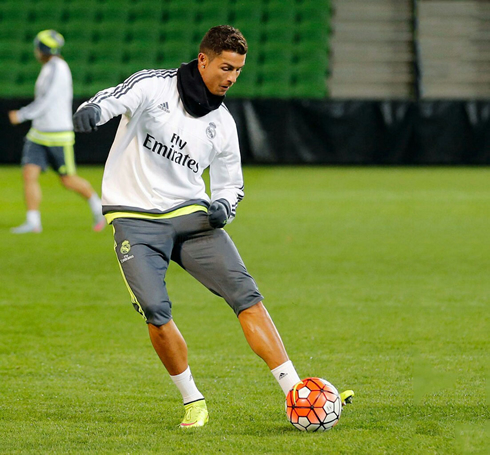 Cristiano Ronaldo performing a pass in practice