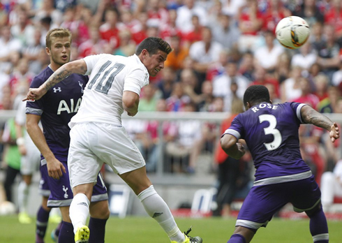 James Rodríguez scoring from a header in Real Madrid vs Tottenham