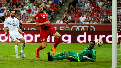 Robert Lewandowski scoring the winner to Keylor Navas in Bayern Munich 1-0 Real Madrid