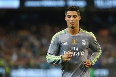 Cristiano Ronaldo wearing Real Madrid new shirt in 2015-16