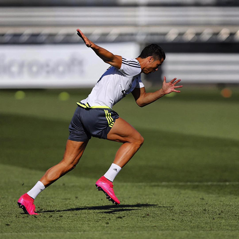 Cristiano Ronaldo sprinting in practice