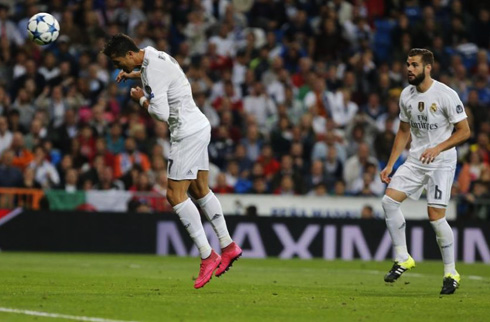 Cristiano Ronaldo scores from a header in Real Madrid 4-0 Shakhtar Donetsk