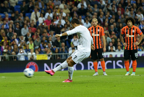 Cristiano Ronaldo scoring from the penalty-kick spot