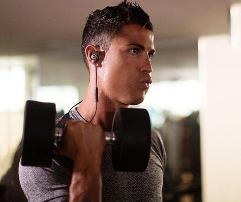 Cristiano Ronaldo lifting dumbbells weights